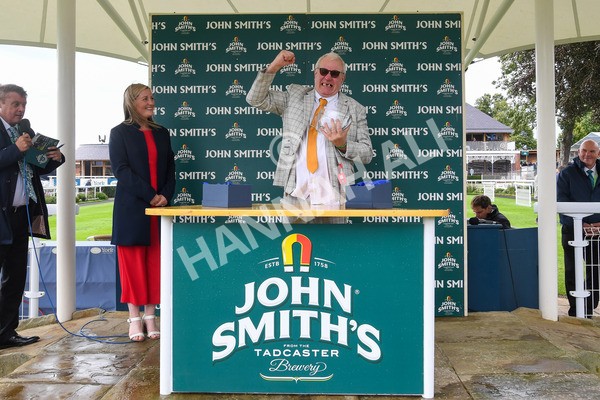 150723-Race 6-Robert Johnson-0506 - Race 6 4.55pm John Smith's Stayers' Handicap