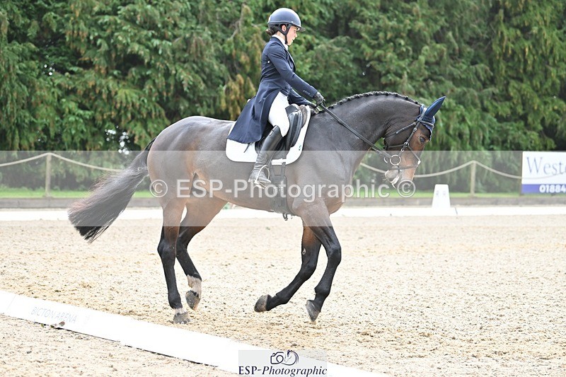 231019-112703-02136 - 108-BELGRAVE.IRENA-Lizzie.Scholefield-DR