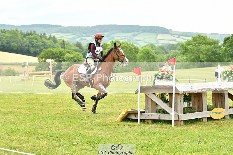 250524A-154339-14249 - C-233-Abbie.Burbidge-FEELING.FANTASTIC