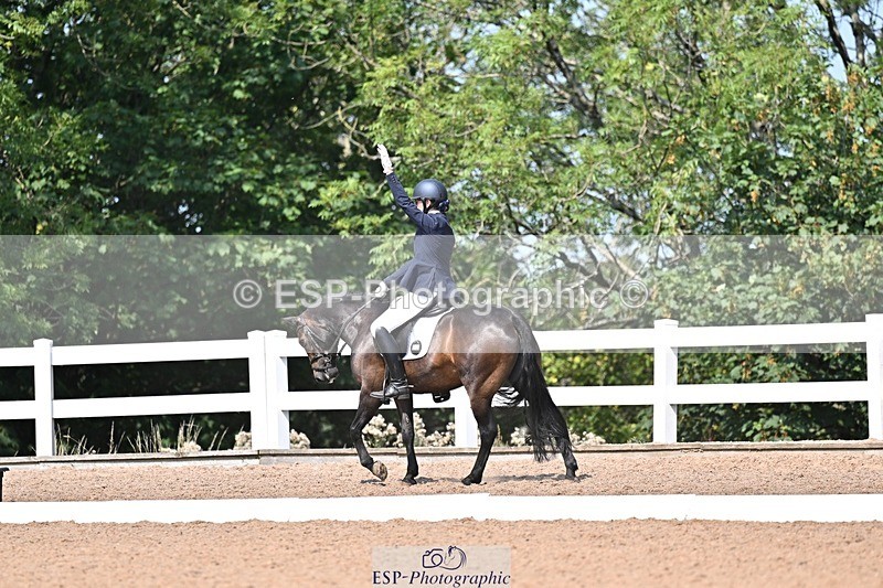 250816-122115-03988 - 090-Sarah.GoddardSaris.Fingers.Crossed