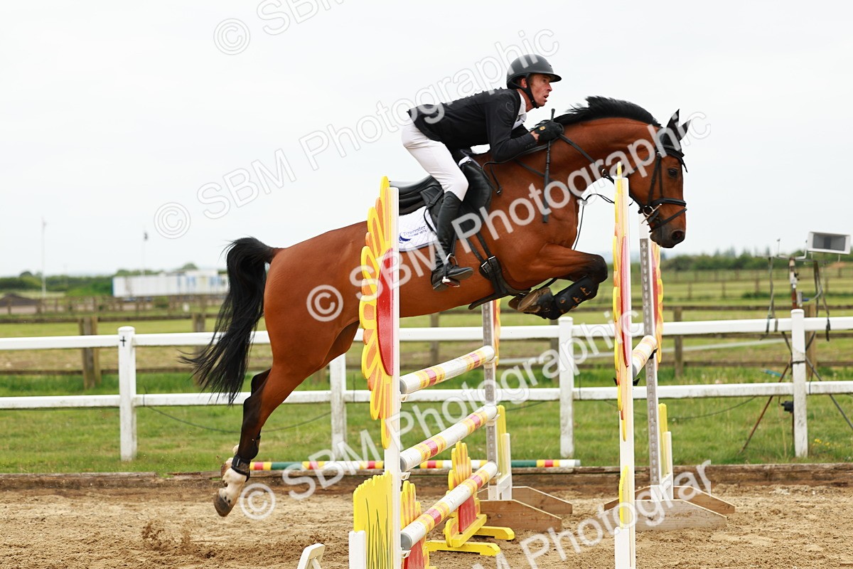 SBM_000945 - Class 5 - Senior Foxhunters - 1.20m