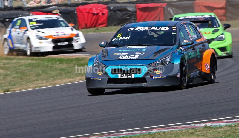  - TCR UK @ Castle Combe