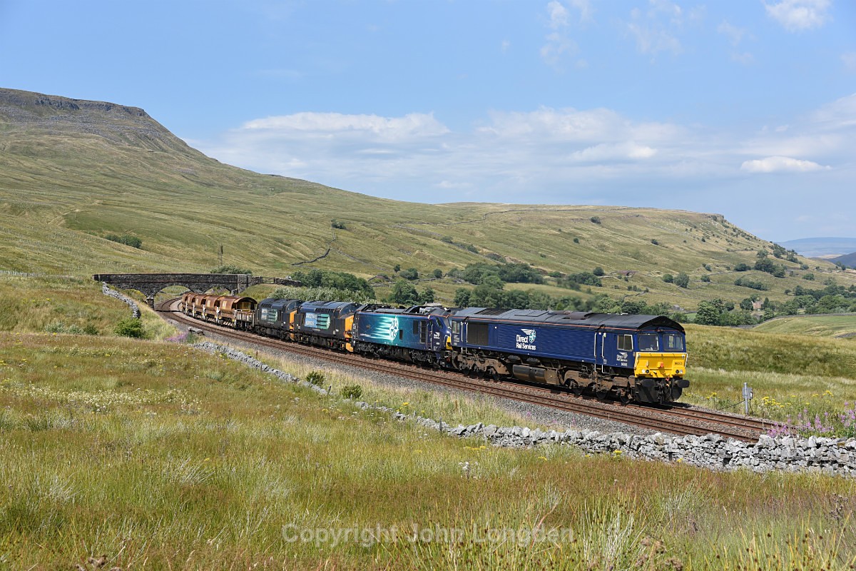 JL - 27.7.18 66305 88004 37602 37605 6K05 Carlisle - Crewe, Ais Gill - Ais Gill (road bridge southbound)