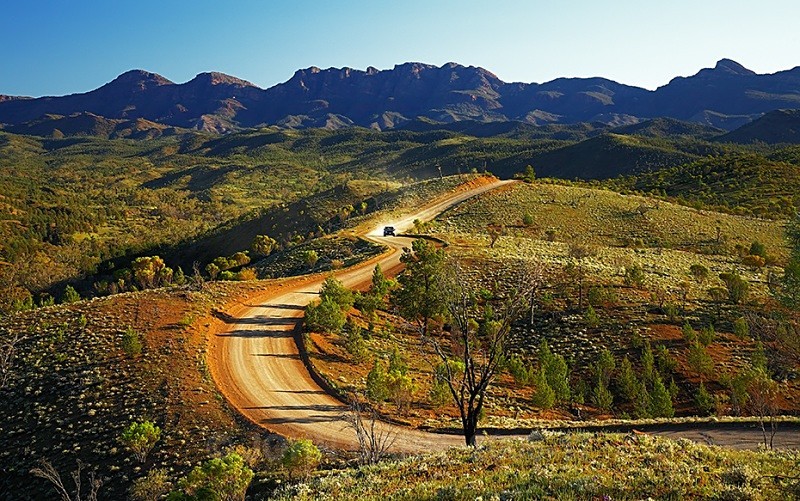 Razorback Ridge and 4WD 2-4174 - FLINDERS RANGES PHOTOS