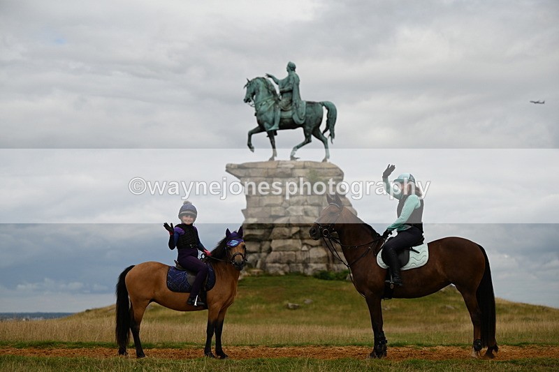 DSC_6155 - Time at Statue 12:17 to 12:44