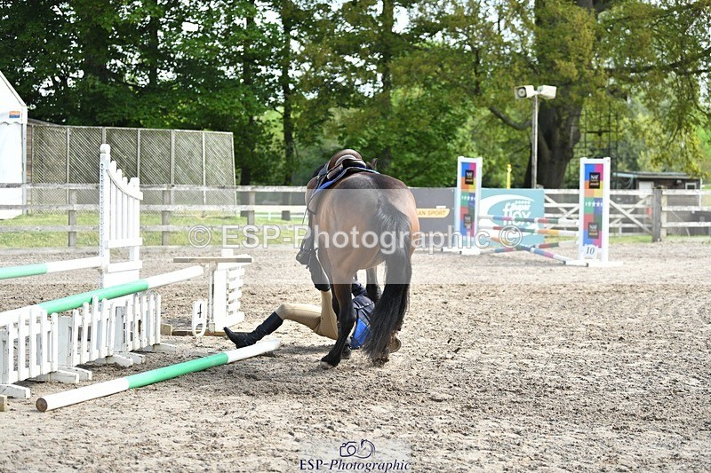 230512-100347-00457 - Cls 10 Snr 85cm Schooling