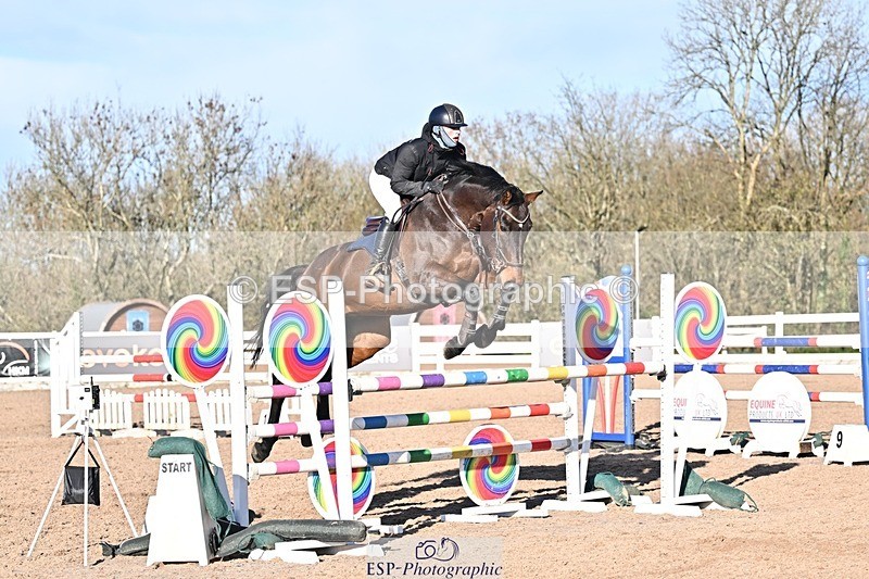 251119-125123-00396 - Cls 4 Newcomers and 1.10m Open