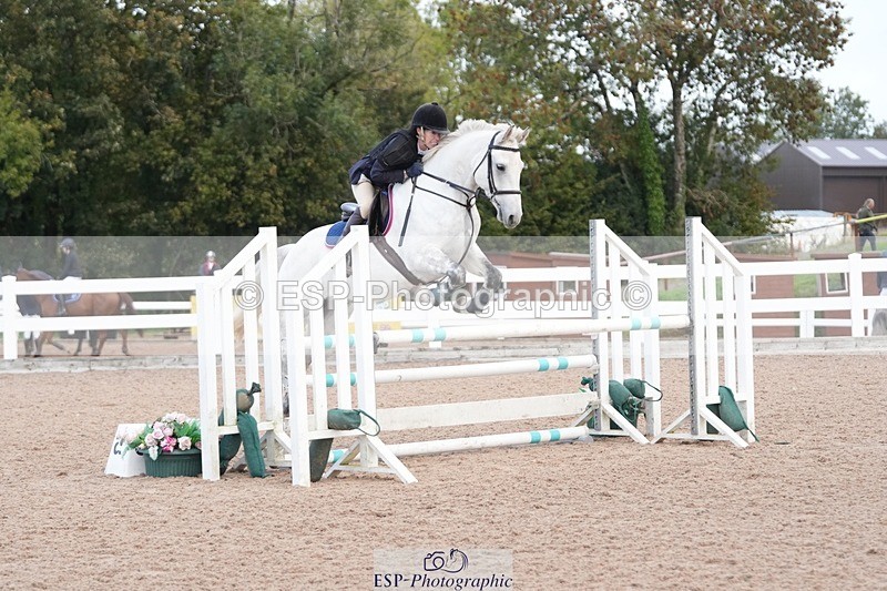 251005-101113-02474 - Cls 22 British Novice and 90cm