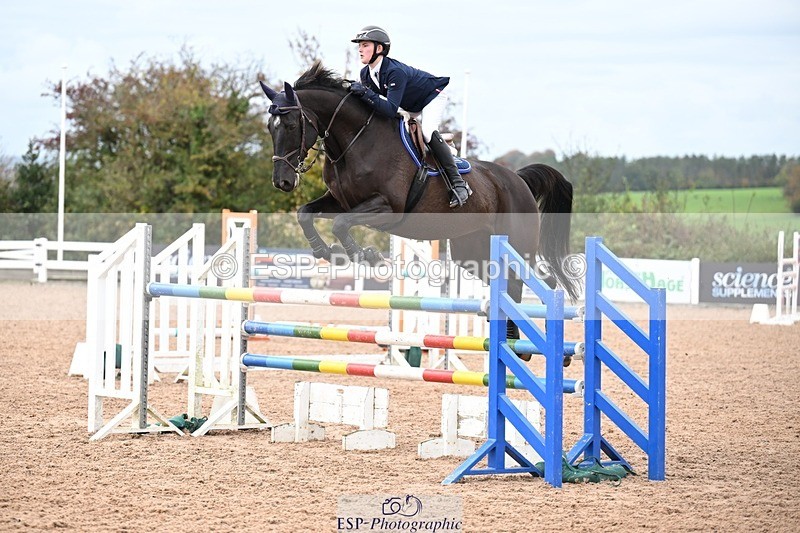 251022-142248-00642 - Cls 6 Snr Foxhunter 1.20m