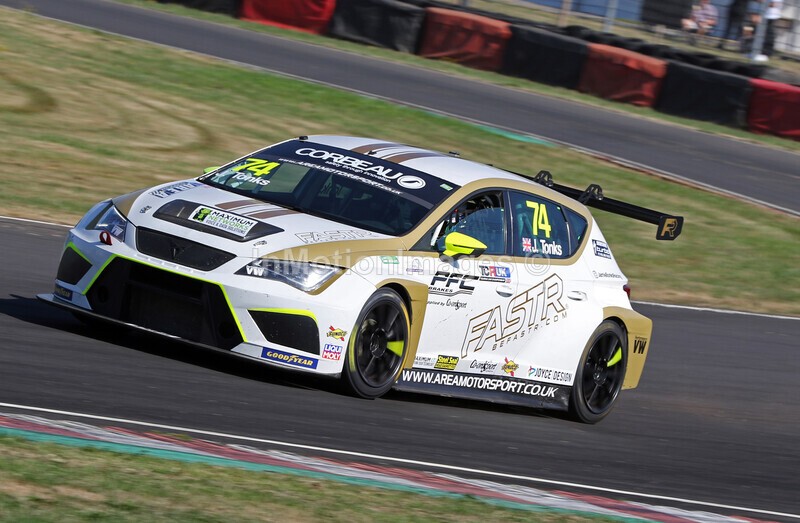  - TCR UK @ Castle Combe