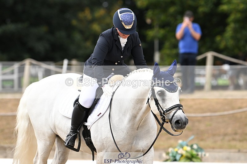 250808A-110600-00575 - 080-Becky.AndrewsTyan.Talk.of.the.town