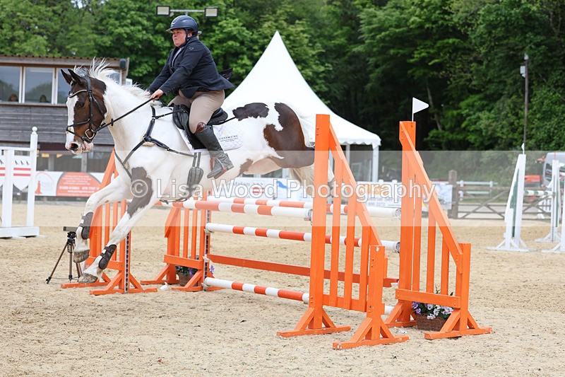 3E7A9372 - Class 8: Senior Newcomers/1.10m open