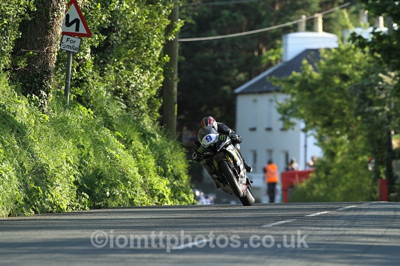 Ian Hutchinson - Monster Energy Supersport Race 1