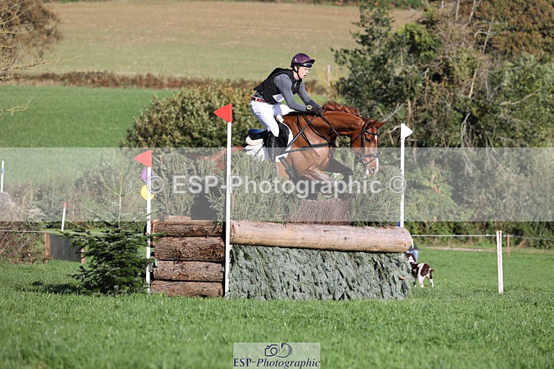 241025-112218-06470 - 017-Louis.Pern-CLASSICTOP.MISS.VIVIENNE