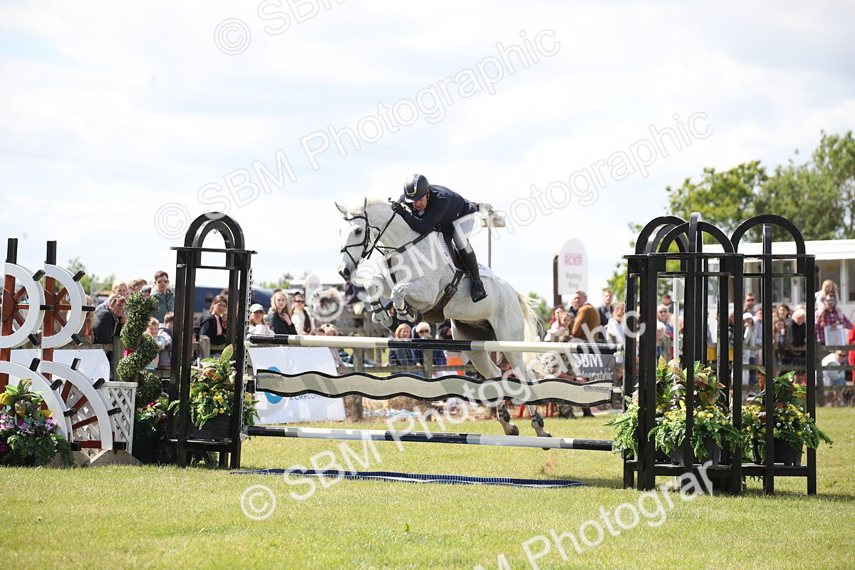 SBM_17406 - Class 208 - Senior Foxhunter 1.20m Open