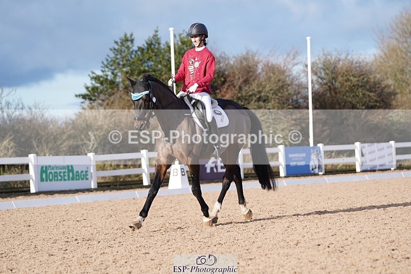 241214-135112-00676 - 132-Alys.Matravers-VORVASHILL.VERTIGO