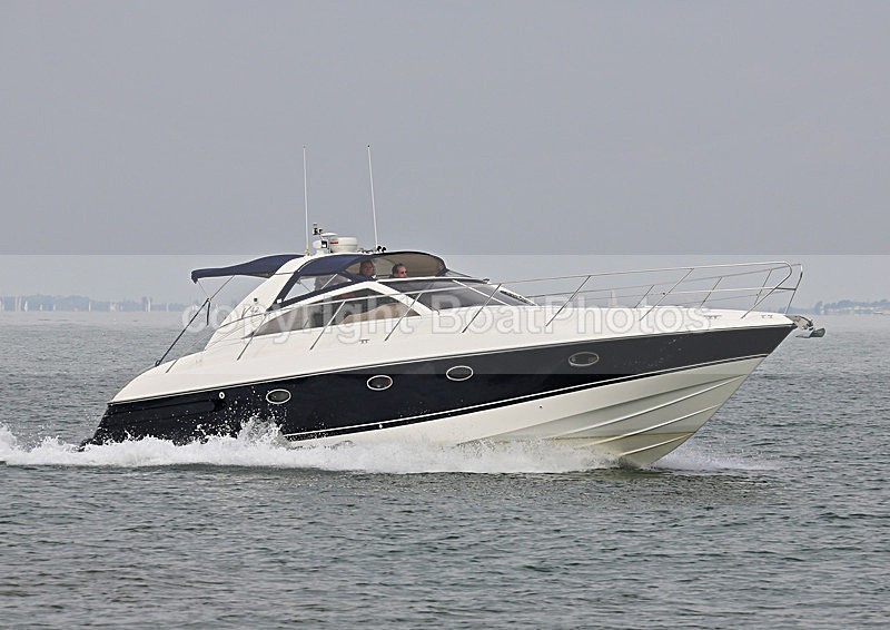 130428 PRINCESS V42 WT7A7050 - Motorboats - Hardtop