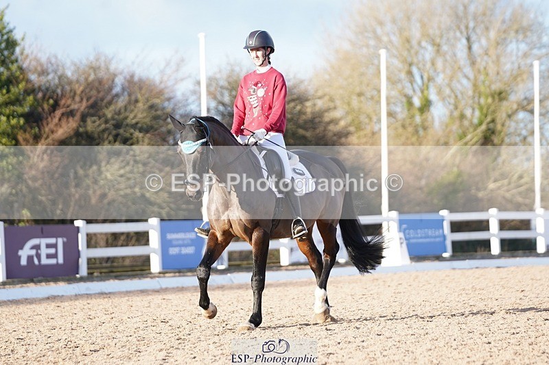 241214-150108-02072 - 132-Alys.Matravers-VORVASHILL.VERTIGO