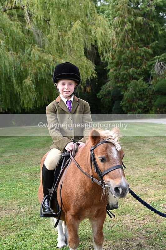 WJ6_3408 - Berks & Bucks - The Old farmhouse - Hound Exercise 20-08-25