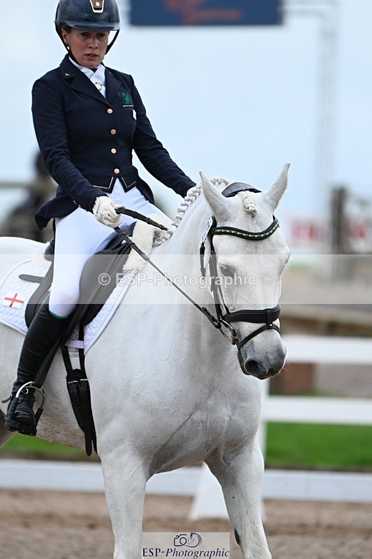 250907-124017-08393 - 067-Laura.PercyConobola.Cascade