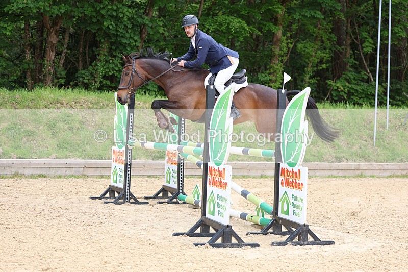 3E7A9449 - Class 8: Senior Newcomers/1.10m open