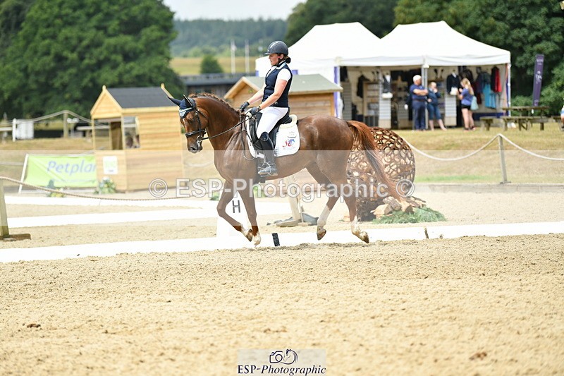 250718A-121433-01387 - 144-Verity.Perry-Vogue