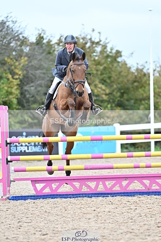 251015-133021-00586 - Cls 4 Newcomers and 1.10m Open