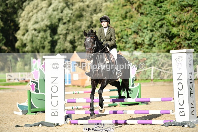 251004A-153732-01902 - Classes 8 & 9 70cm