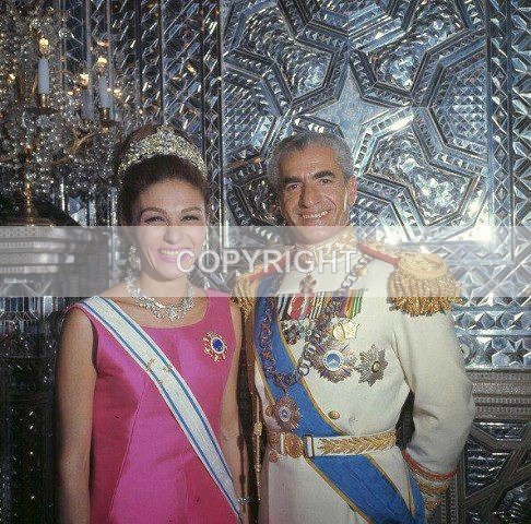 (IR-7)  King and Queen - Iranian Royals