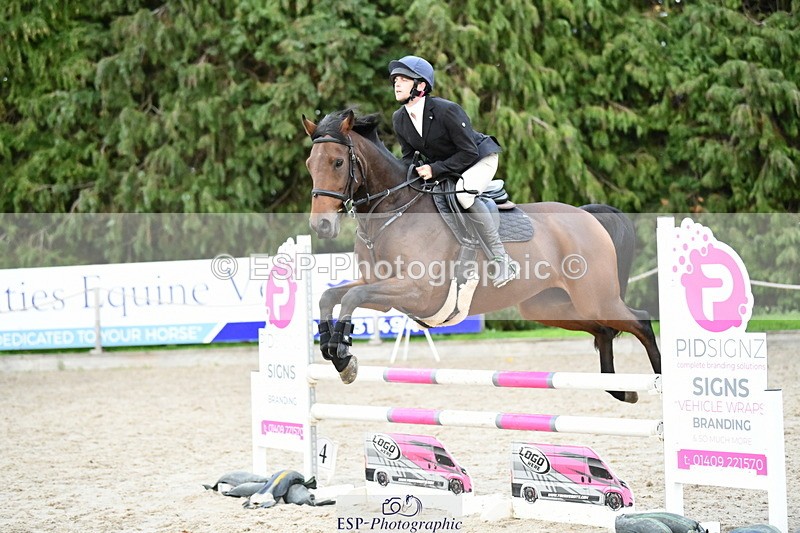 251004A-172557-02423 - Classes 12 & 13 90cm