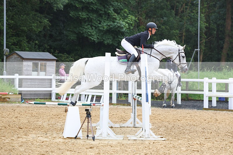 3E7A5507 - Class 4: Senior British Novice/90cm open