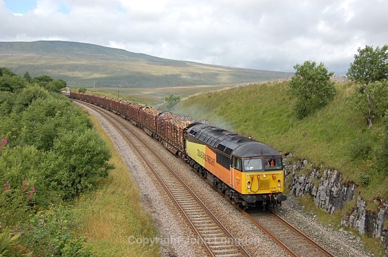 16.8.13 - 56105 6Z70 Ribblehead - Chirk, Salt Lake Cotttages - Salt Lake Cottages