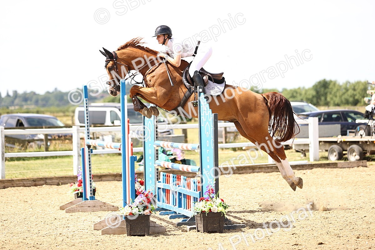 SBM_000664 - Class 15 - Redpost Equestian Senior Foxhunter - 1.20m