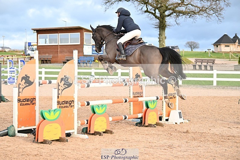 241208-140158-01865 - Cls 22 Foxhunter and 1.20m Open