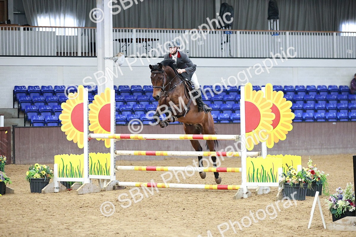 SBM_000676_Class 4 - Senior Newcomers - 110m - Customer Cart - Connor