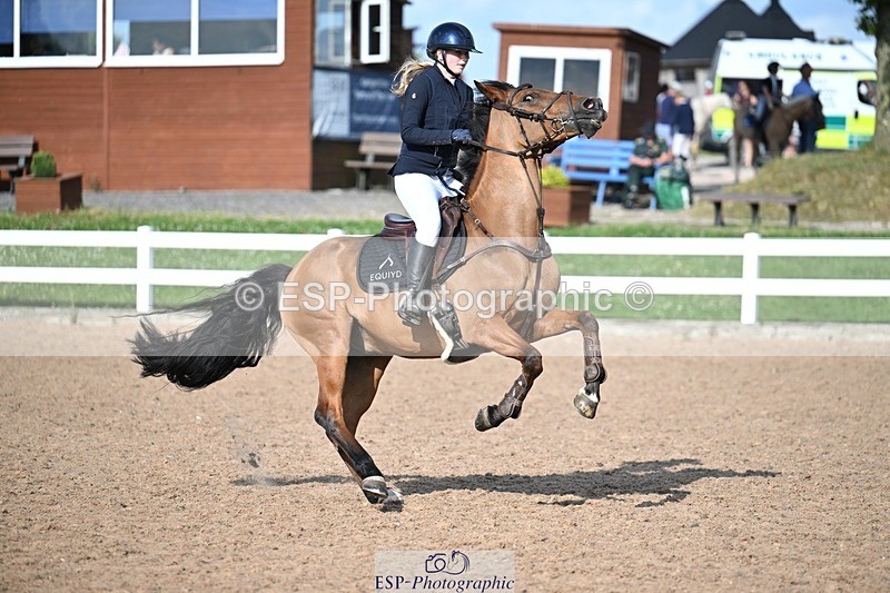 260627-180429-05931 - Cls 27 Foxhunter and 1.10m