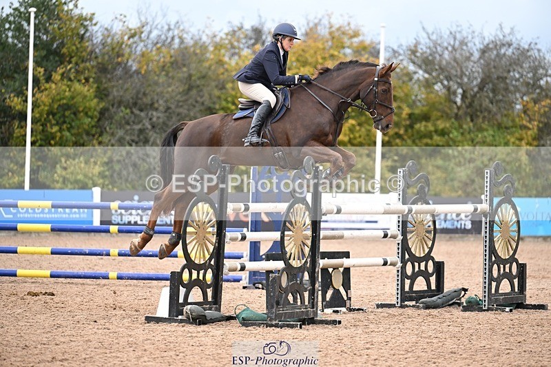 251022-143245-00675 - Cls 6 Snr Foxhunter 1.20m