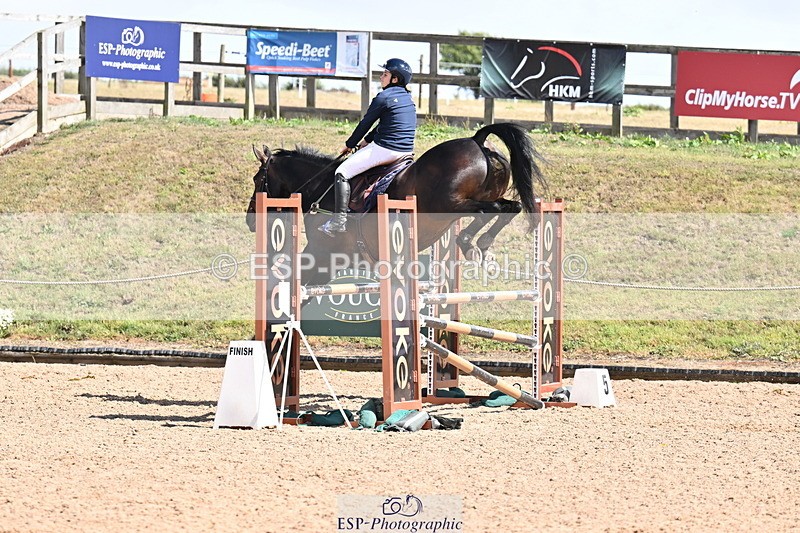 250827B-131829-00523 - Cls 4 Snr Newcomers 1.10m