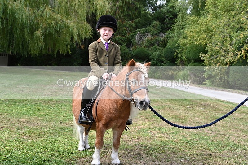 WJ6_3391 - Berks & Bucks - The Old farmhouse - Hound Exercise 20-08-25