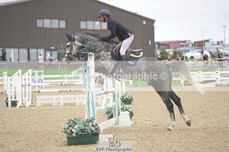 230810A-141114-02632 - Cls 4 1.05m Amateur Quali