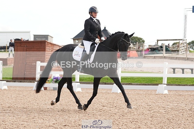 250906-101925-01472 - 003-Helen.JamesDecadent