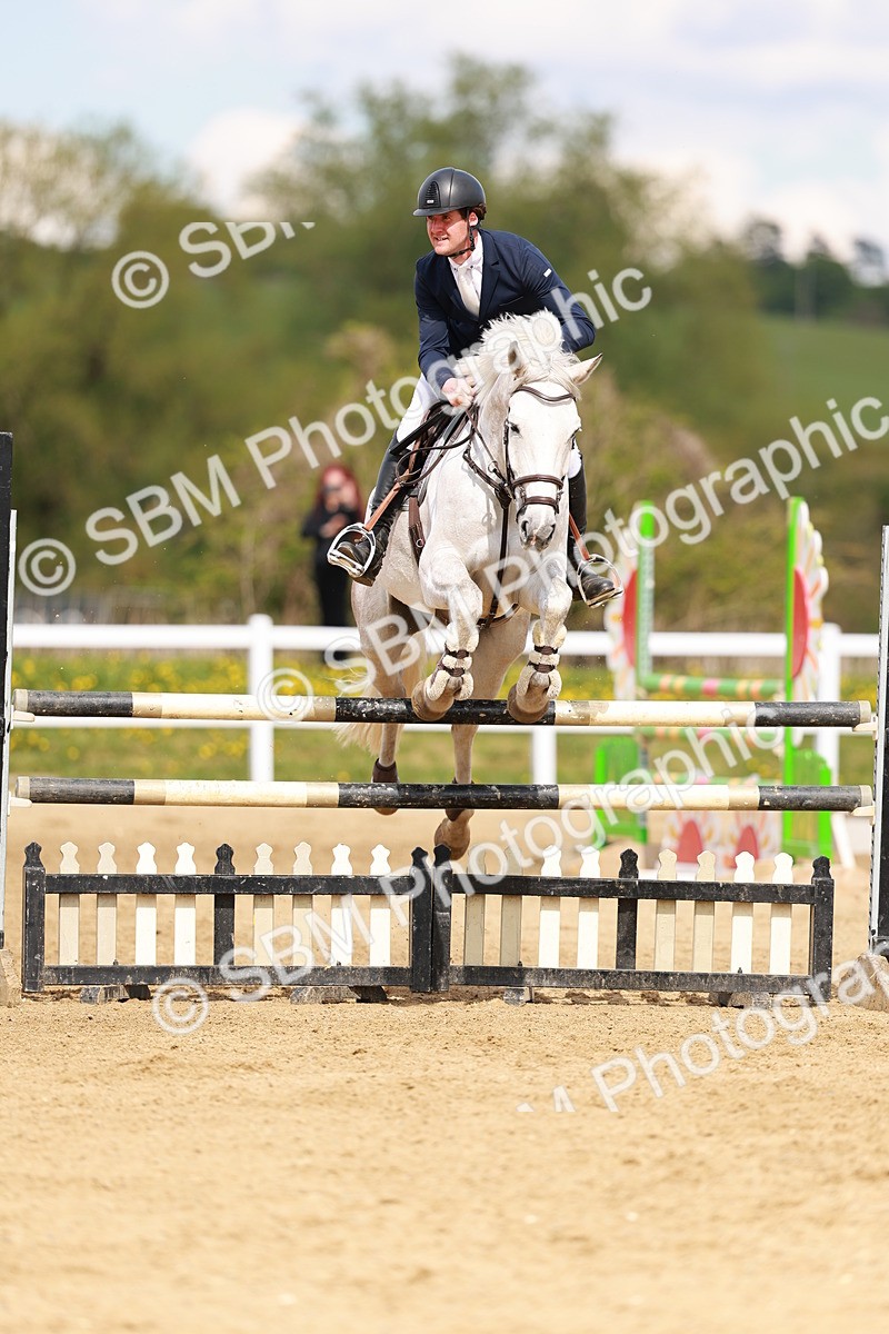 SBM_002000 - Class 4 - Senior Newcomers - 1.10m