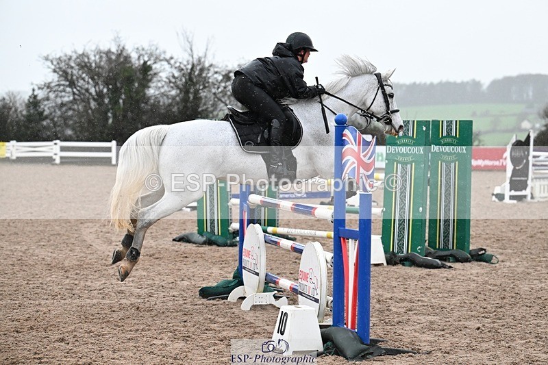 251205-125019-00544 - Cls 7 Snr Newcomers and 1.10m