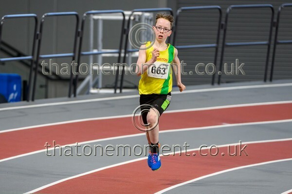 Age26SUN-927545 - Track Male Set One