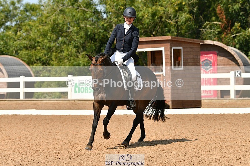 250817-132622-09951 - 090-Sarah.GoddardSaris.Fingers.Crossed