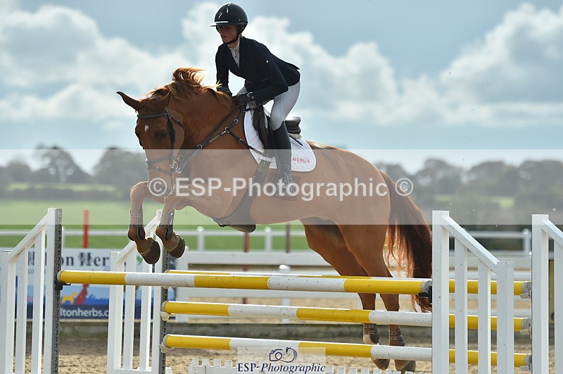 231111A-131030-02063 - Cls 12 Newcomers & 1.10m Open