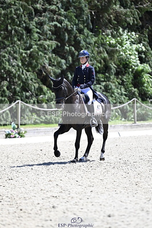 250522A-141433-04312 - D-409-Kirsty.Chabert-HERALDIKS.GIRL.OPPOSITION