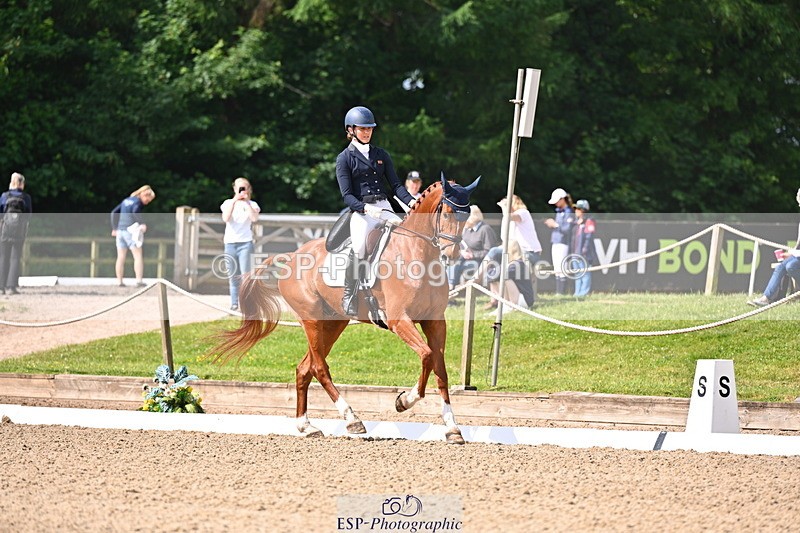 250523A-102010-05922 - C-261-Danielle.Dunn-ICI.DOR.DE.DONNA.CADANZA.Z