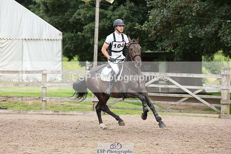 240803-102449-00547 - 104-Ollie_Martin-MIH_HUNTERS_BEAR