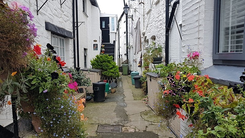 The quirky little lane in front of Dolphins - ROSIE'S HOLIDAY LET DOLPHINS